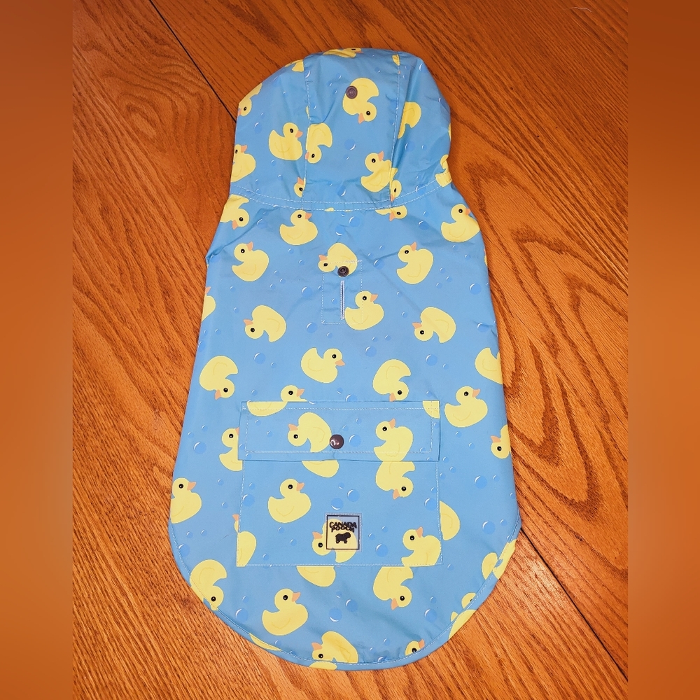 🐾NEW Canada Pooch Raincoat  sz 14